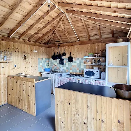 Anouchka O Fil 2 L'eau, Yourte En Bord De *